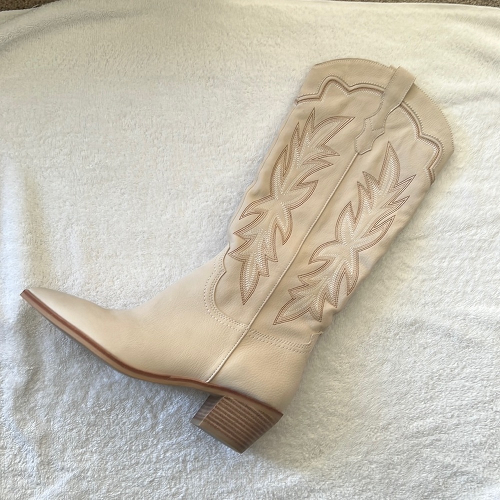Dolce Vita Shiren boots. Sand color. Size 10.